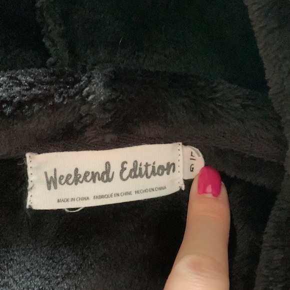 Weekend Edition Teddybear Cropped Hoodie - Picture 5 of 5